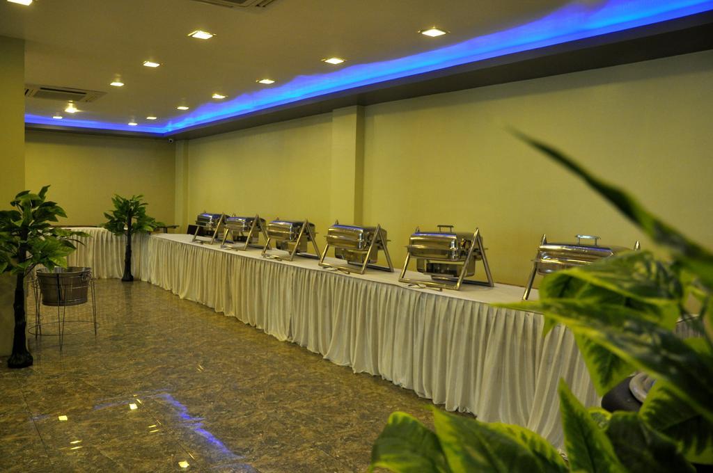 Hotel Vibhav Harsh Varanasi Exteriör bild