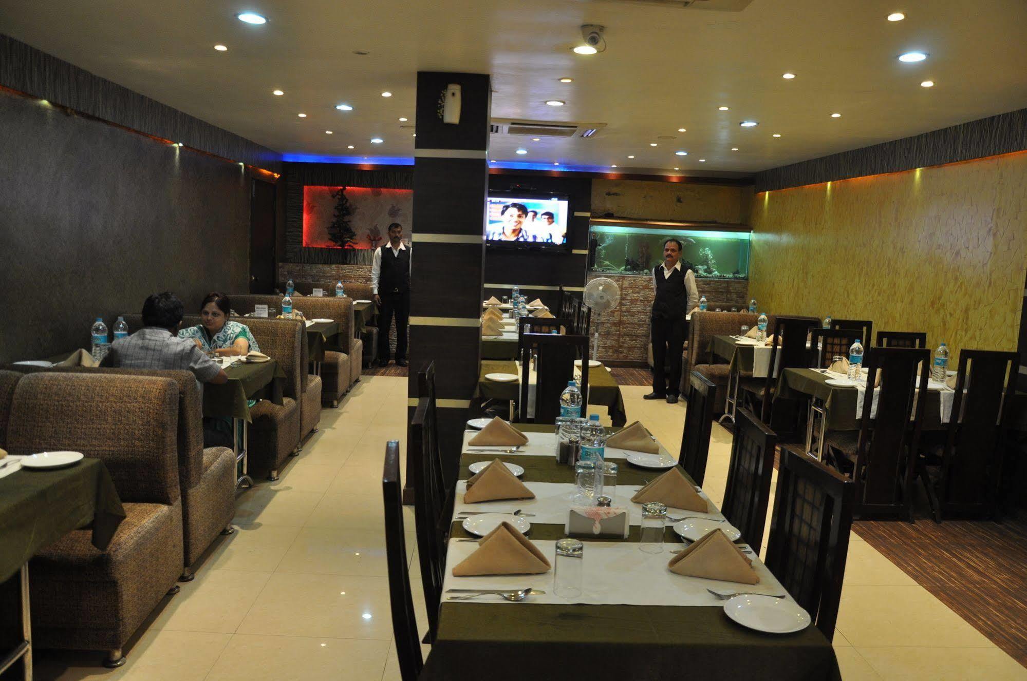 Hotel Vibhav Harsh Varanasi Exteriör bild
