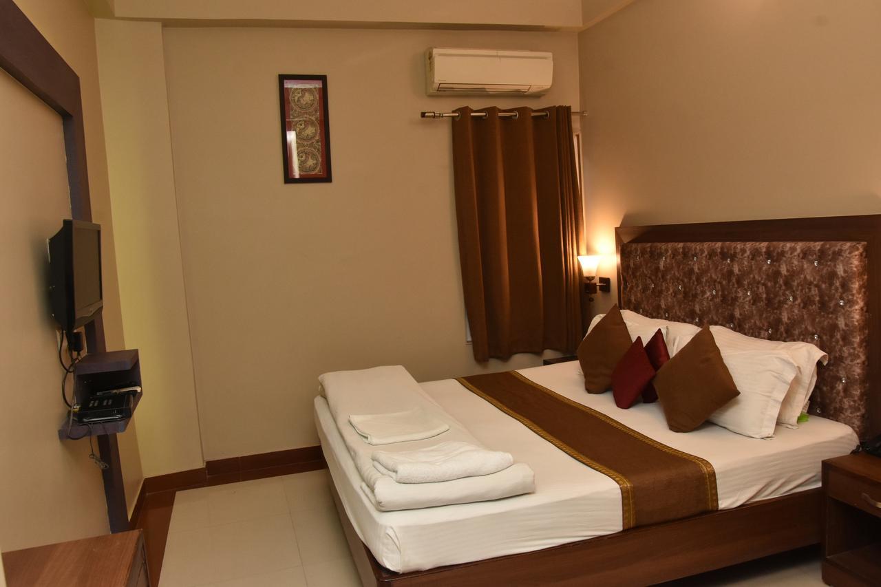 Hotel Vibhav Harsh Varanasi Exteriör bild