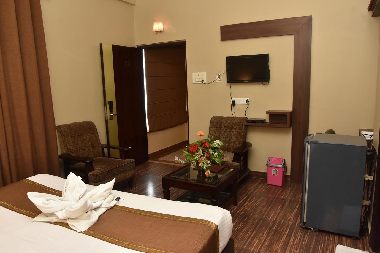 Hotel Vibhav Harsh Varanasi Exteriör bild