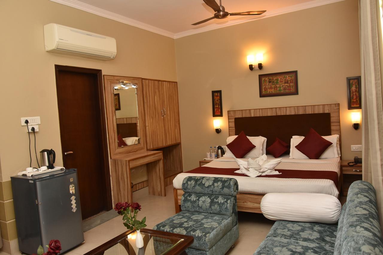 Hotel Vibhav Harsh Varanasi Exteriör bild